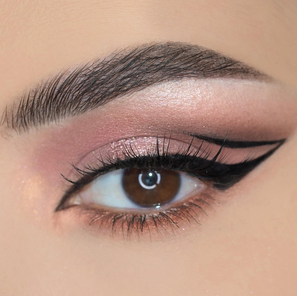 Summer Pink with the perfect eyeliner – Ayn Noon